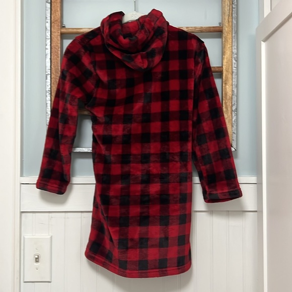 Red and black buffalo check plaid robe size 140 - Picture 4 of 6